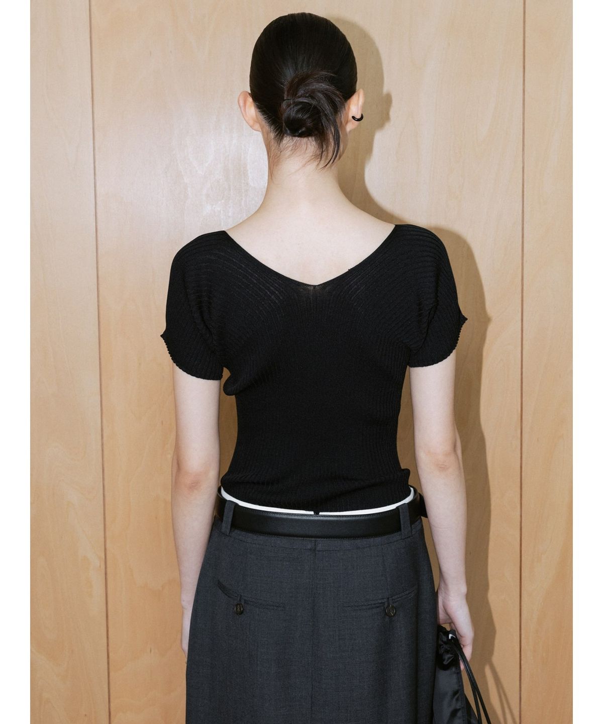 디애퍼처(THE APERTURE) Delia Short Sleeve Knit Top  Black (TA6451A015)