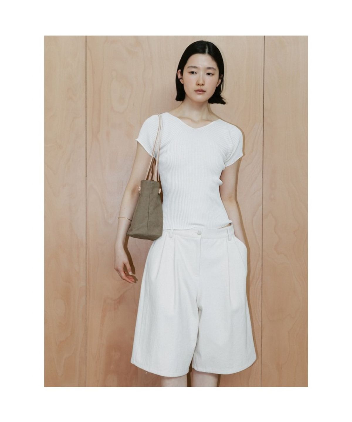 디애퍼처(THE APERTURE) Delia Short Sleeve Knit Top  Beige (TA6451A01A)