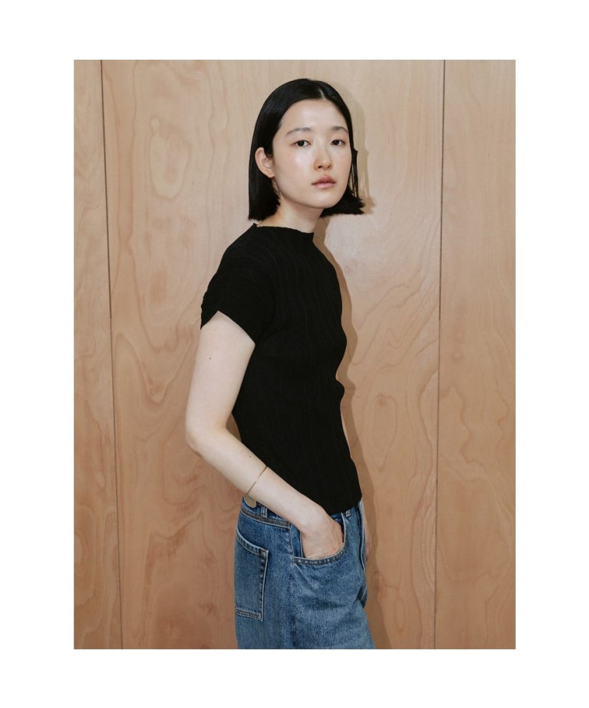 디애퍼처(THE APERTURE) Ohu Pleated Knit Top  Black (TA6451A125)