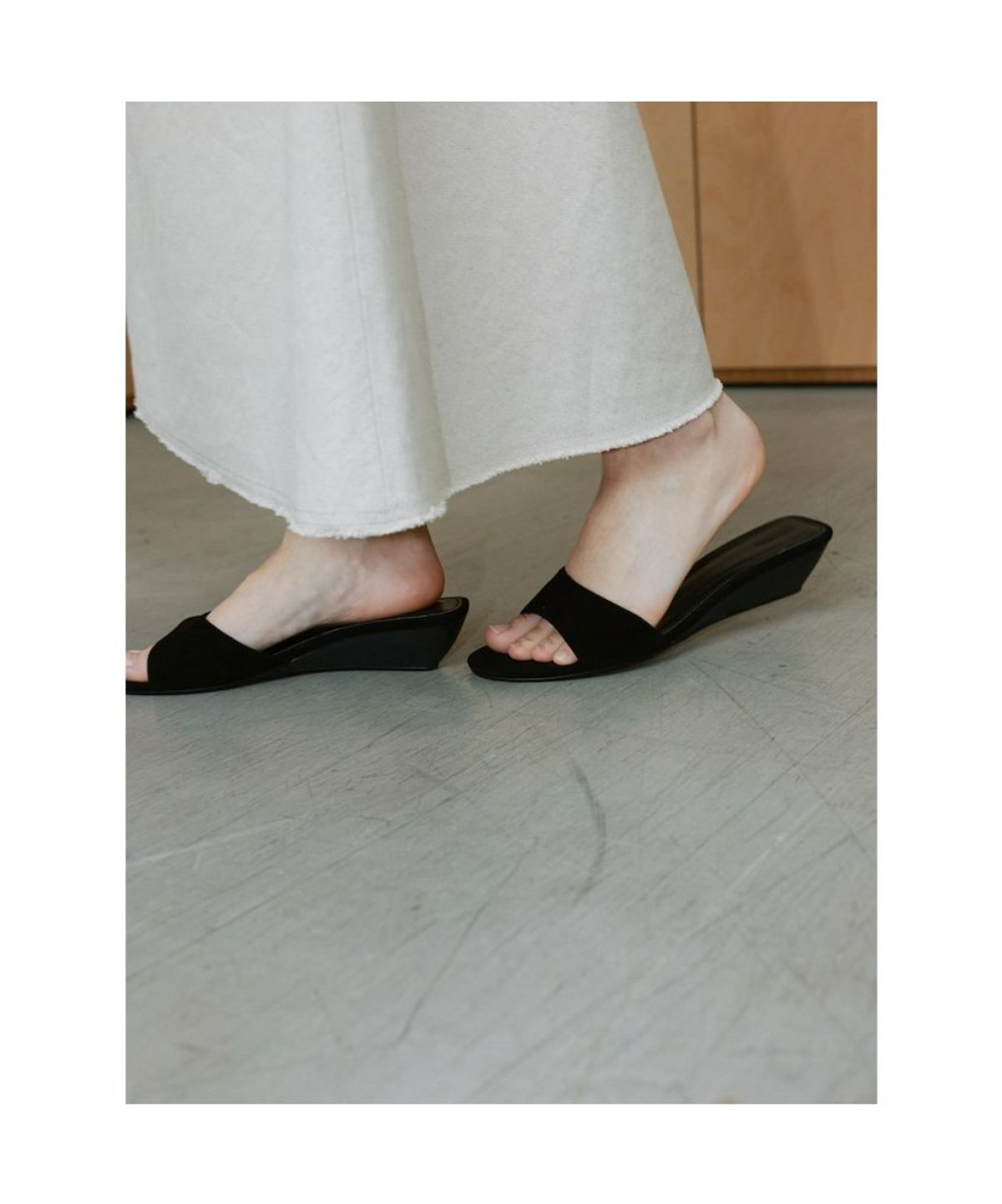 디애퍼처(THE APERTURE) 90s Wedge Sandal  Black (TA67K2A015)