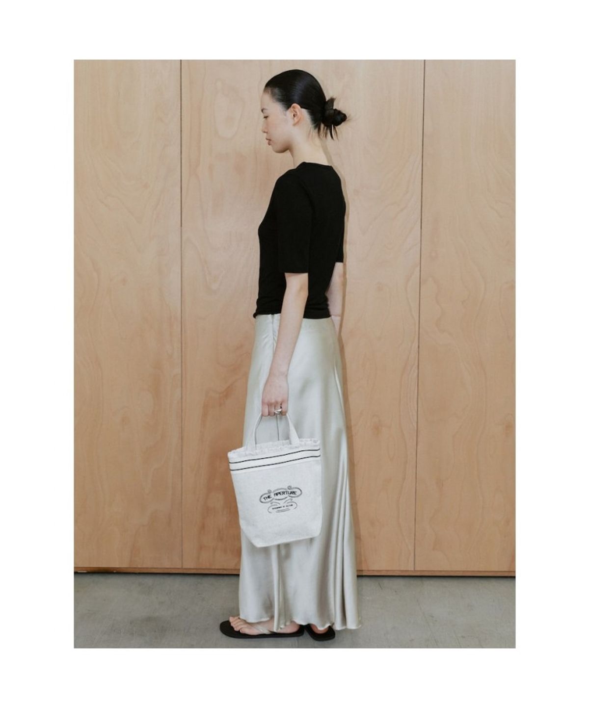 디애퍼처(THE APERTURE) 90s Vintage Logo bag  Ivory (TA67D4A060)