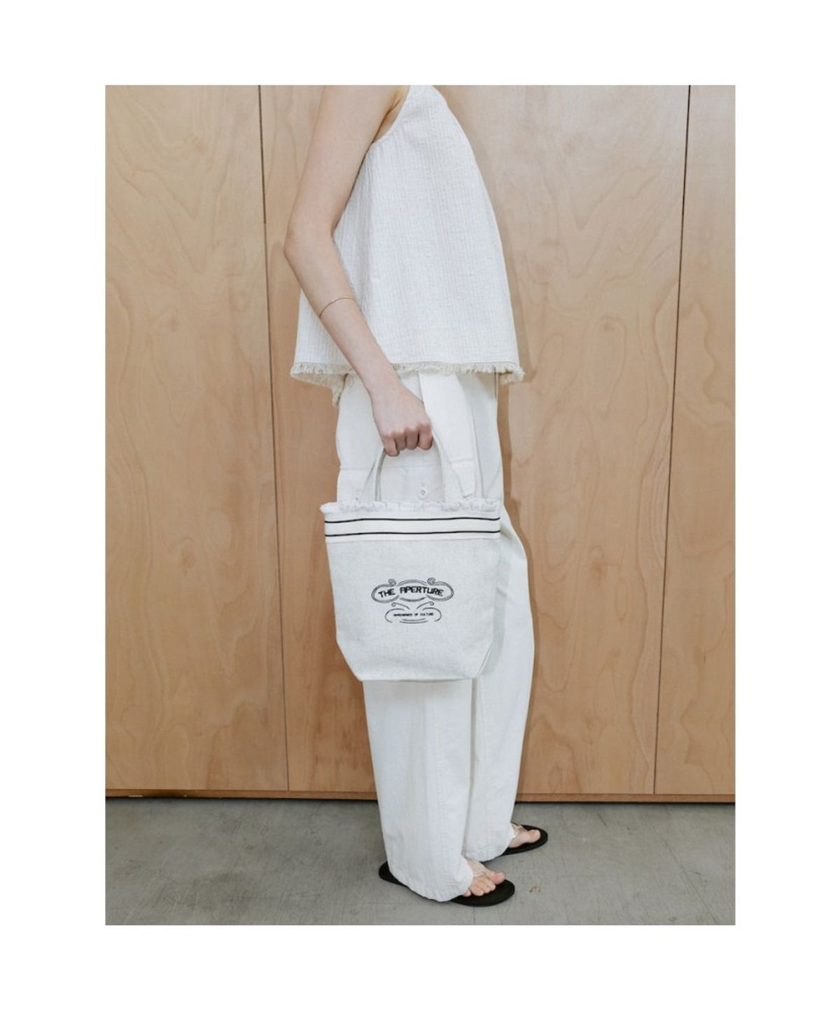 디애퍼처(THE APERTURE) 90s Vintage Logo bag  Ivory (TA67D4A060)