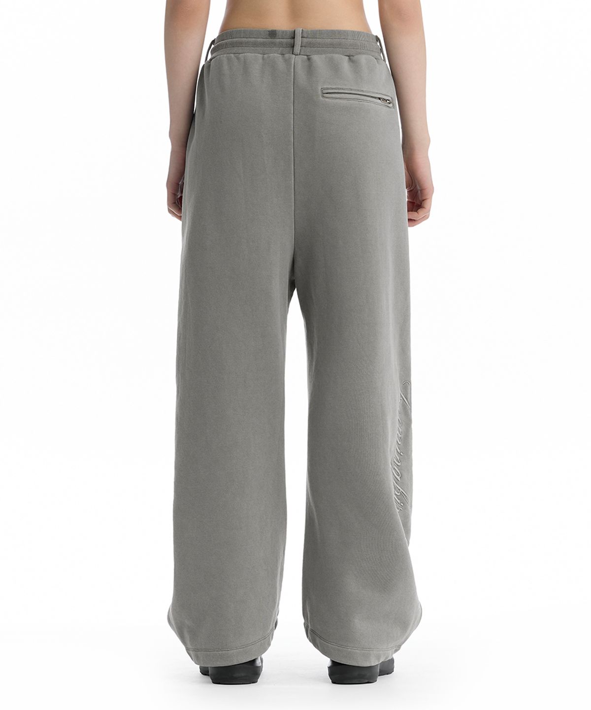 트리밍버드(TREEMINGBIRD) Embroidered Logo Curved Sweatpants [ Light Gray ]