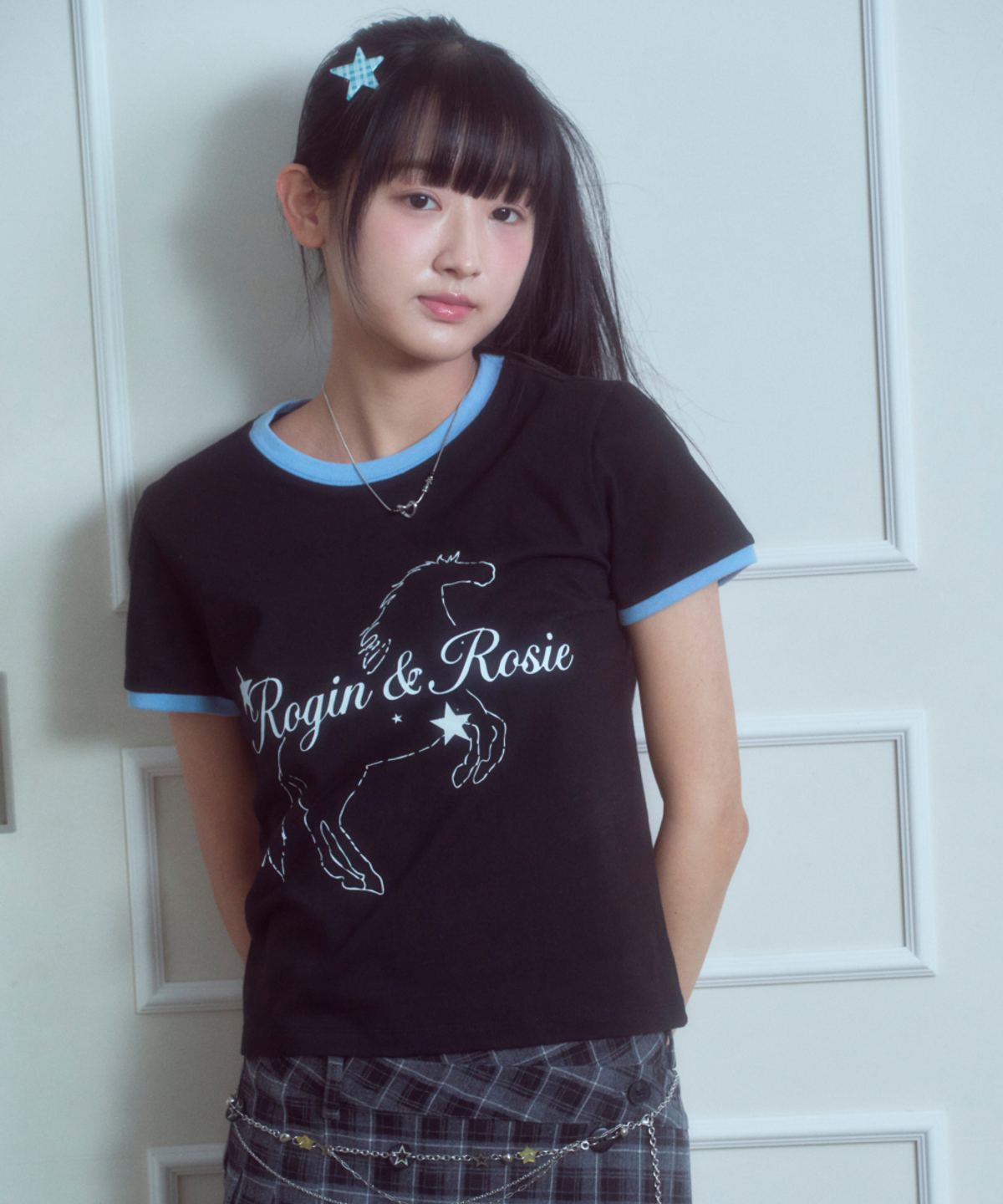 로긴 앤 로지(ROGIN N ROSIE) [Unisex] RnR Lettering horse Point Ringer T-shirt Black-Blue Small