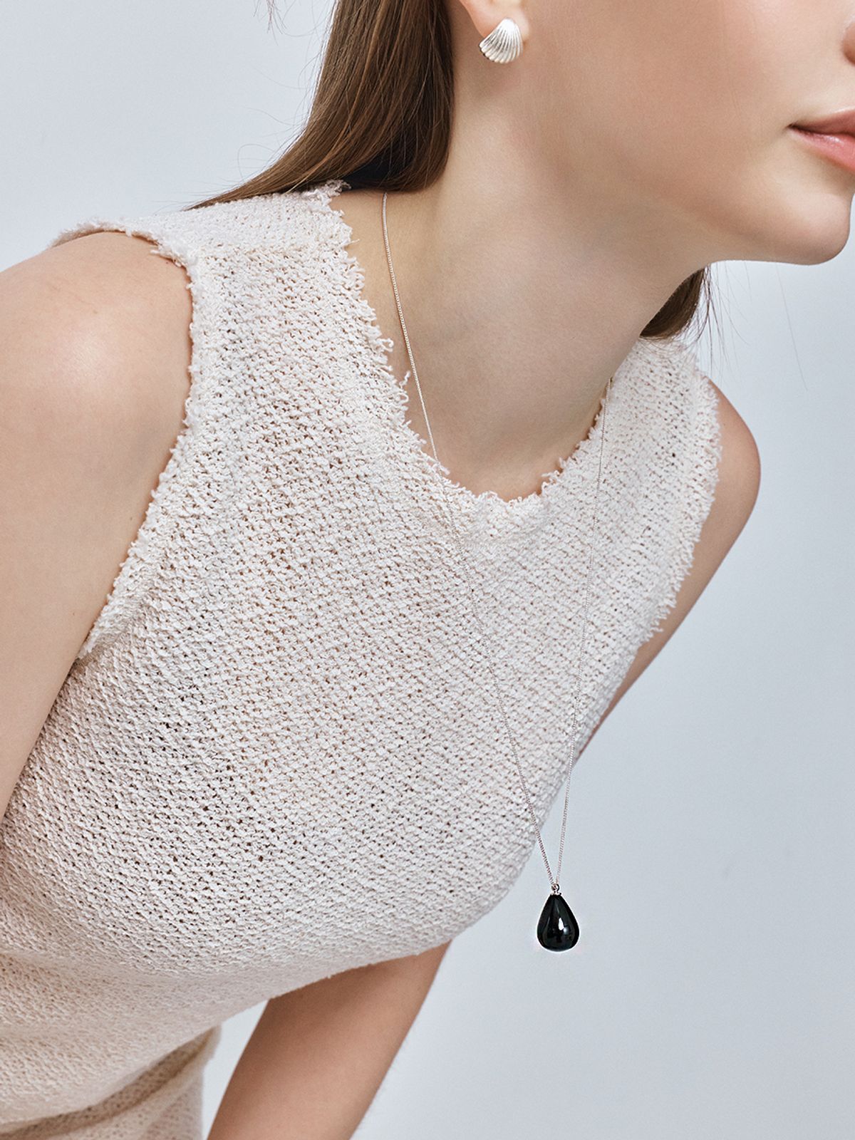 헤이(HEI) black onyx drop long necklace