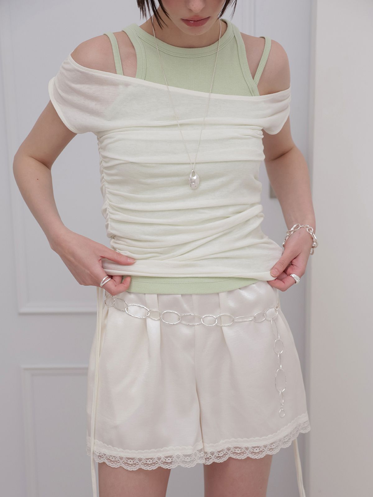 민더리(MEENDERI) SHEER SHIRRING OFF-SHOULDER TOP - IVORY