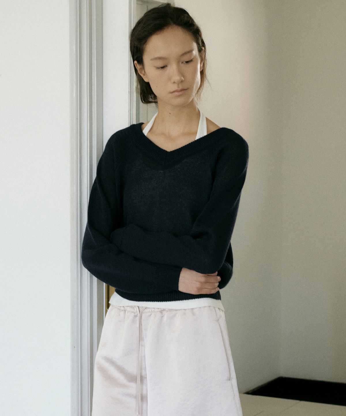 오떼뜨(OCTETTE) PAPER DEEP V-NECK KNIT_2COLOR