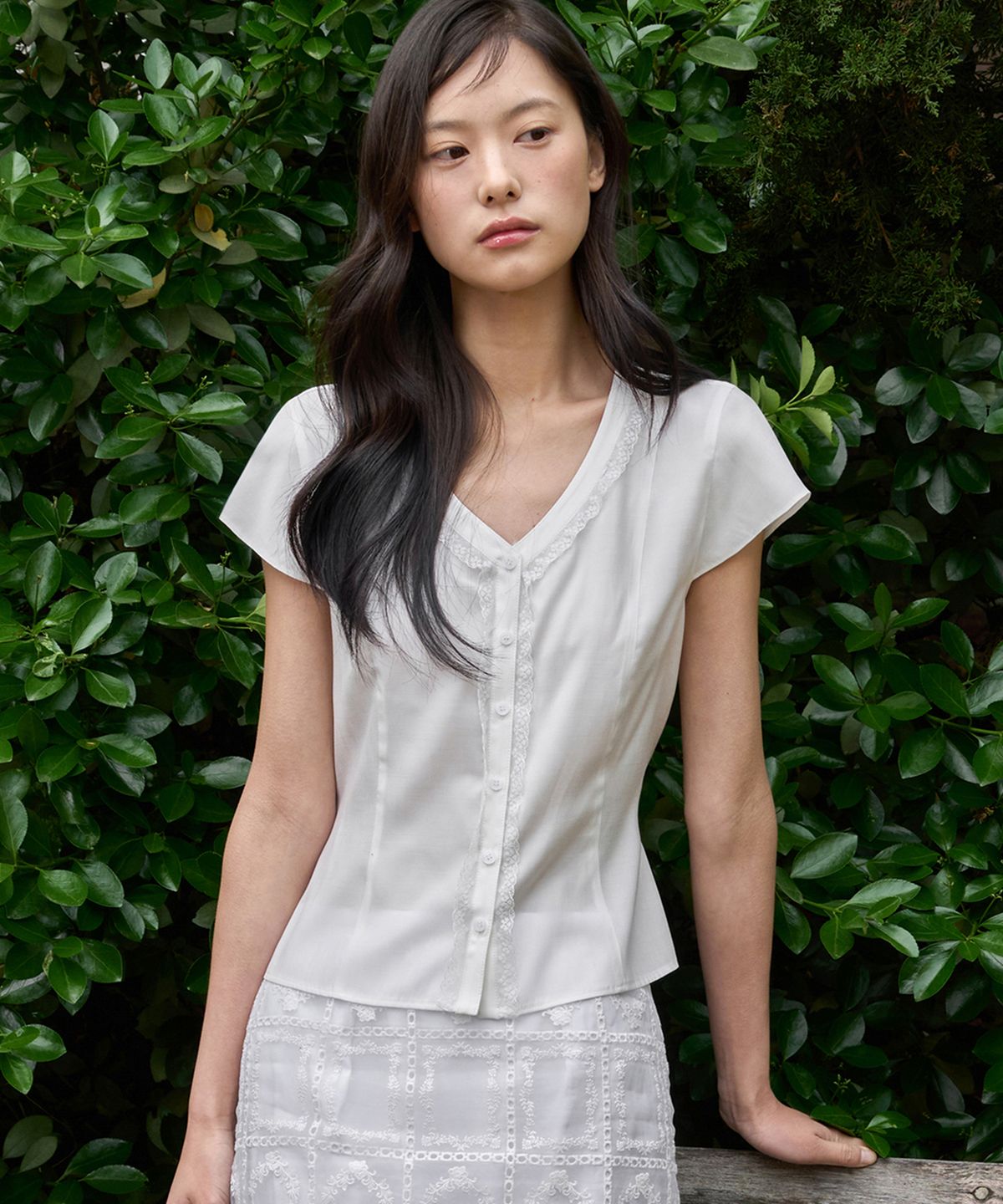 이보크에라(EVOKEERA) Breeze Lace Short-Sleeve Blouse(White)