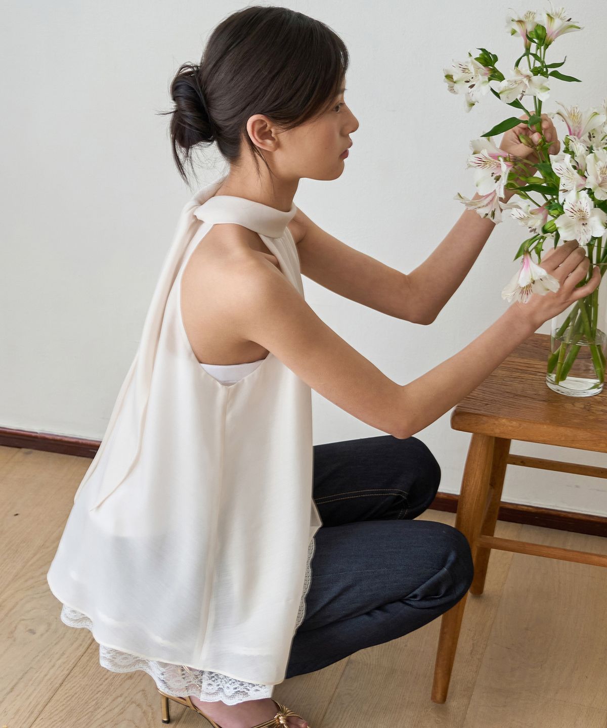 이보크에라(EVOKEERA) Lael Halter-Neck Tie Lace Blouse(Cream)