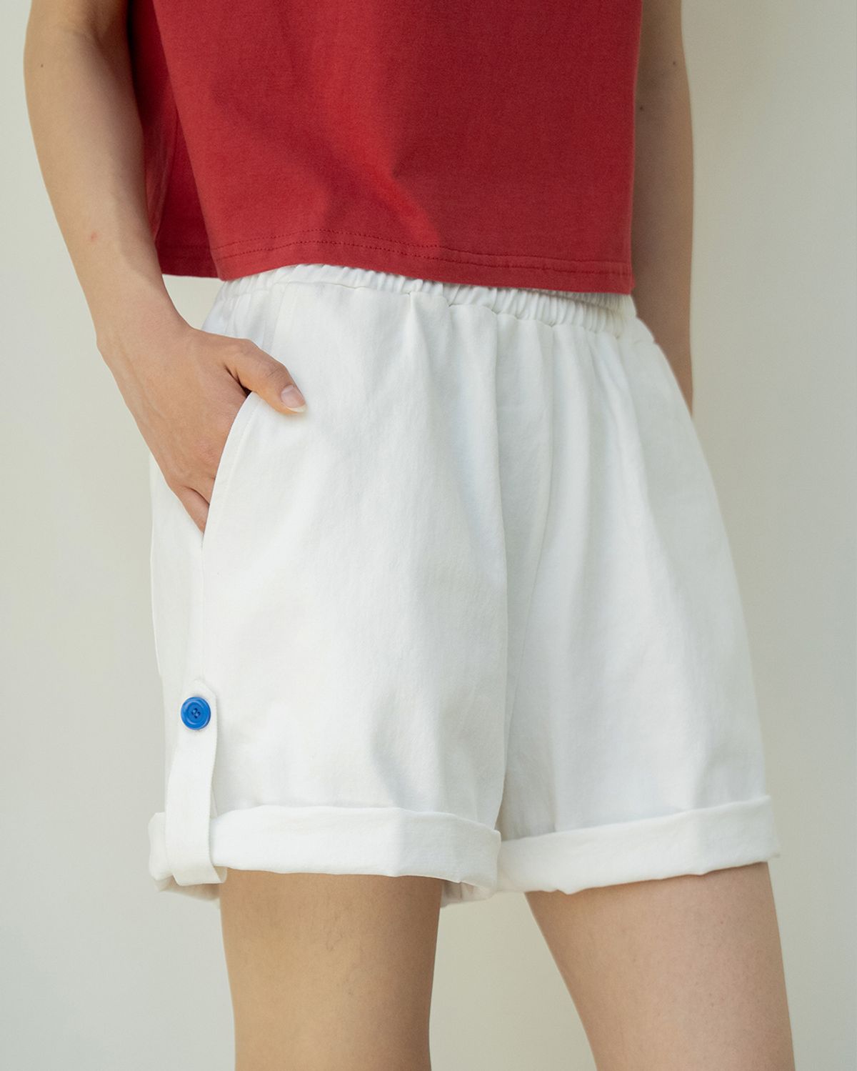 온스카(ONSKA) ROLL UP COMFY SHORTS (WHITE)