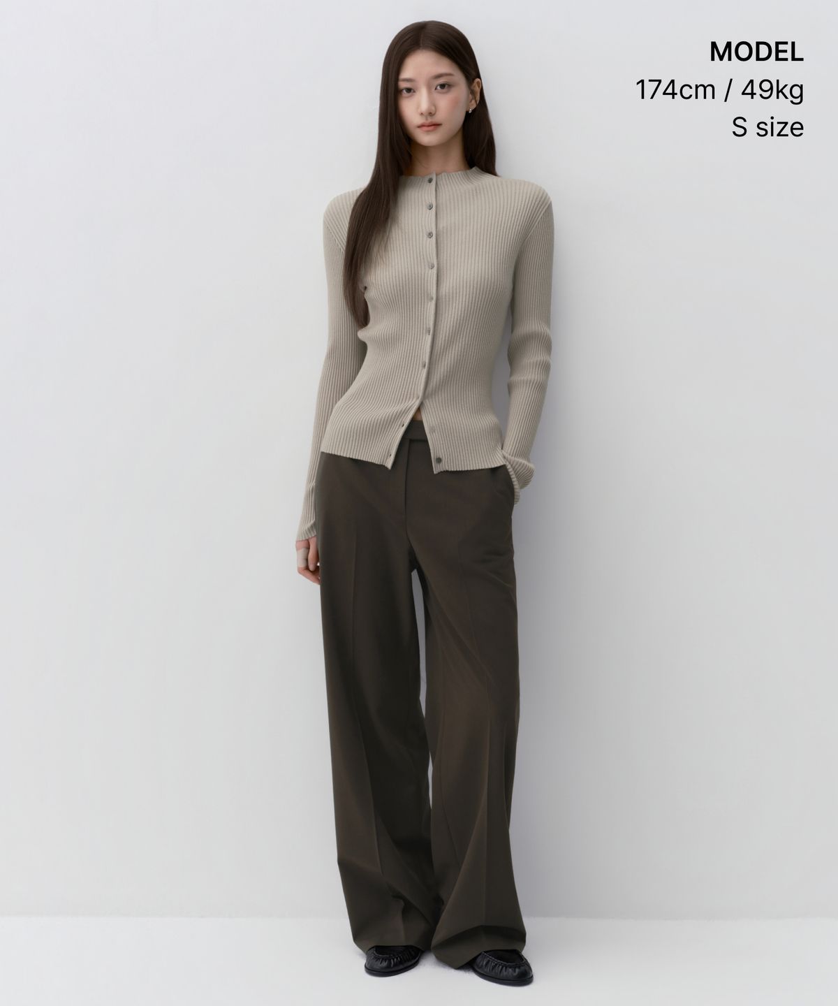 무신사 스탠다드 우먼(MUSINSA STANDARD WOMAN) 우먼즈 리브드 슬림 모크 넥 가디건 [그레이쉬 베이지]
