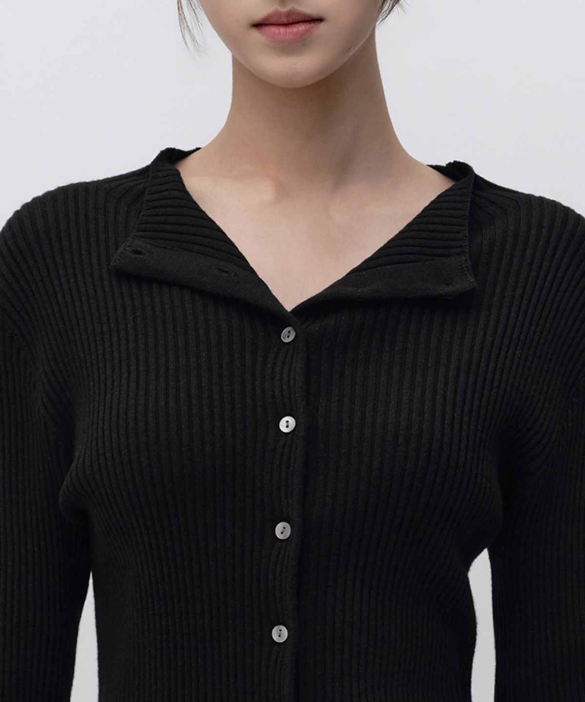 무신사 스탠다드 우먼(MUSINSA STANDARD WOMAN) 우먼즈 리브드 슬림 모크 넥 가디건 [블랙]
