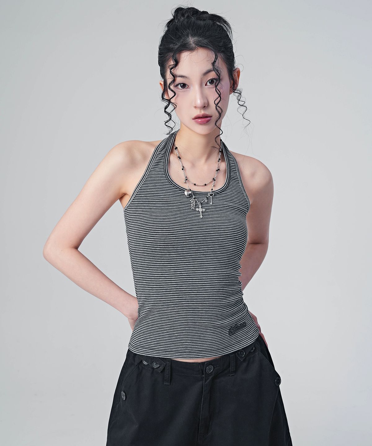 어반드레스(AVANDRESS) 티안 스트라이프 홀터 슬리브리스_5Colors