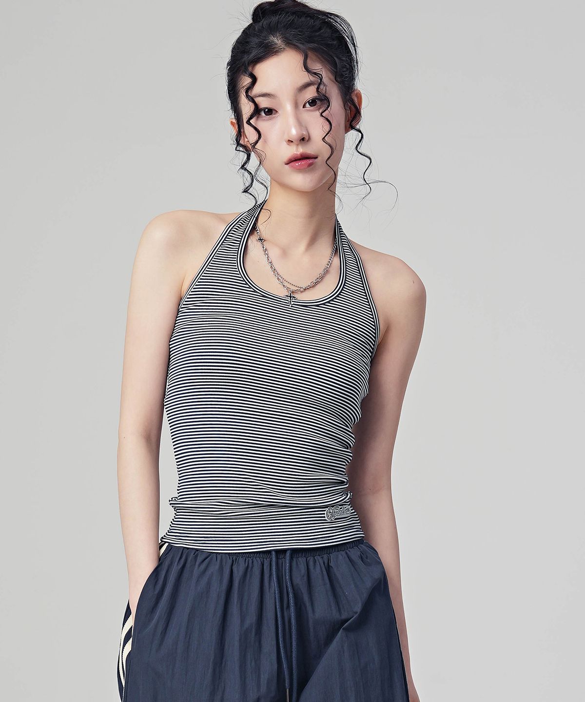 어반드레스(AVANDRESS) 티안 스트라이프 홀터 슬리브리스_5Colors
