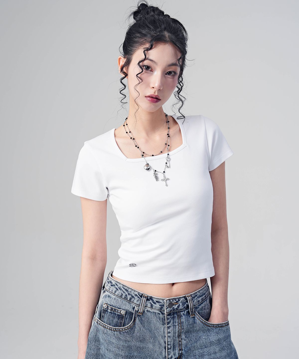 어반드레스(AVANDRESS) 레인 매트 스퀘어 넥 티셔츠_4Colors
