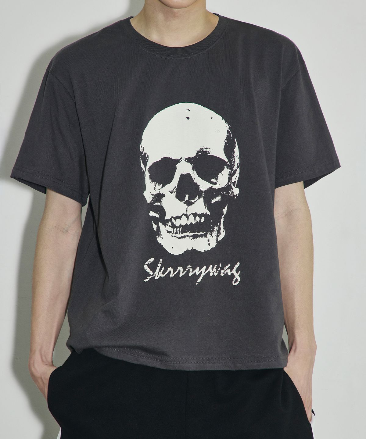 스켈리웩(SCALLYWAG) VTG 스컬 크롭 티셔츠[차콜]