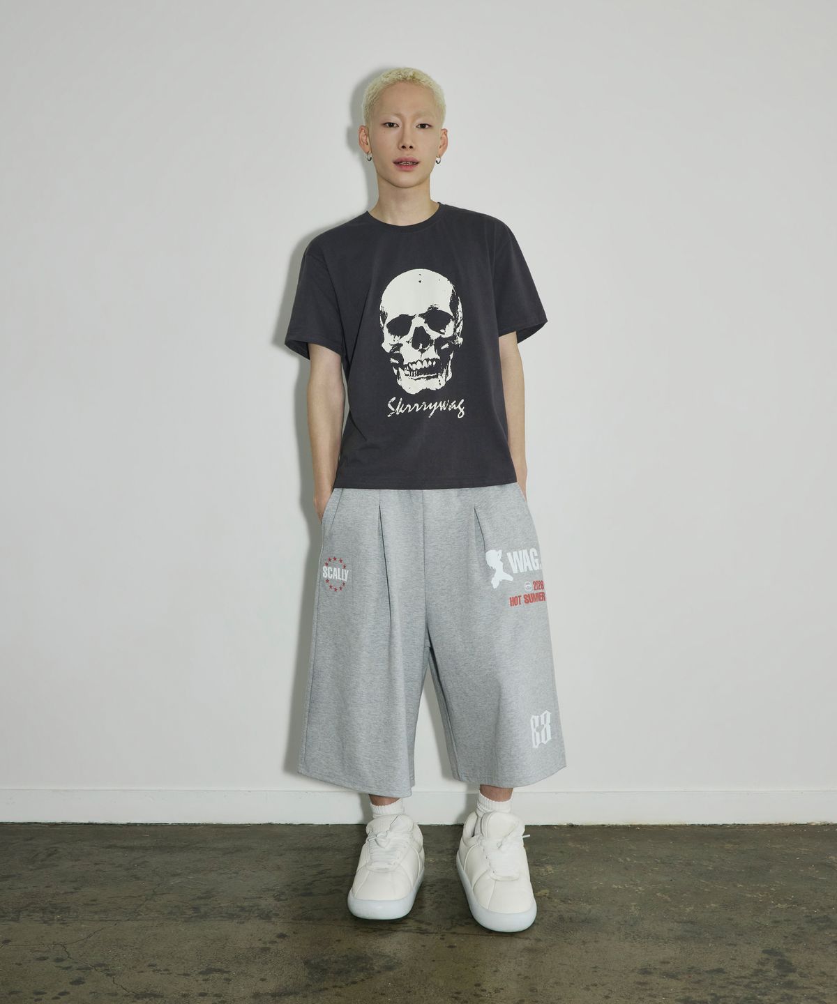 스켈리웩(SCALLYWAG) VTG 스컬 크롭 티셔츠[차콜]