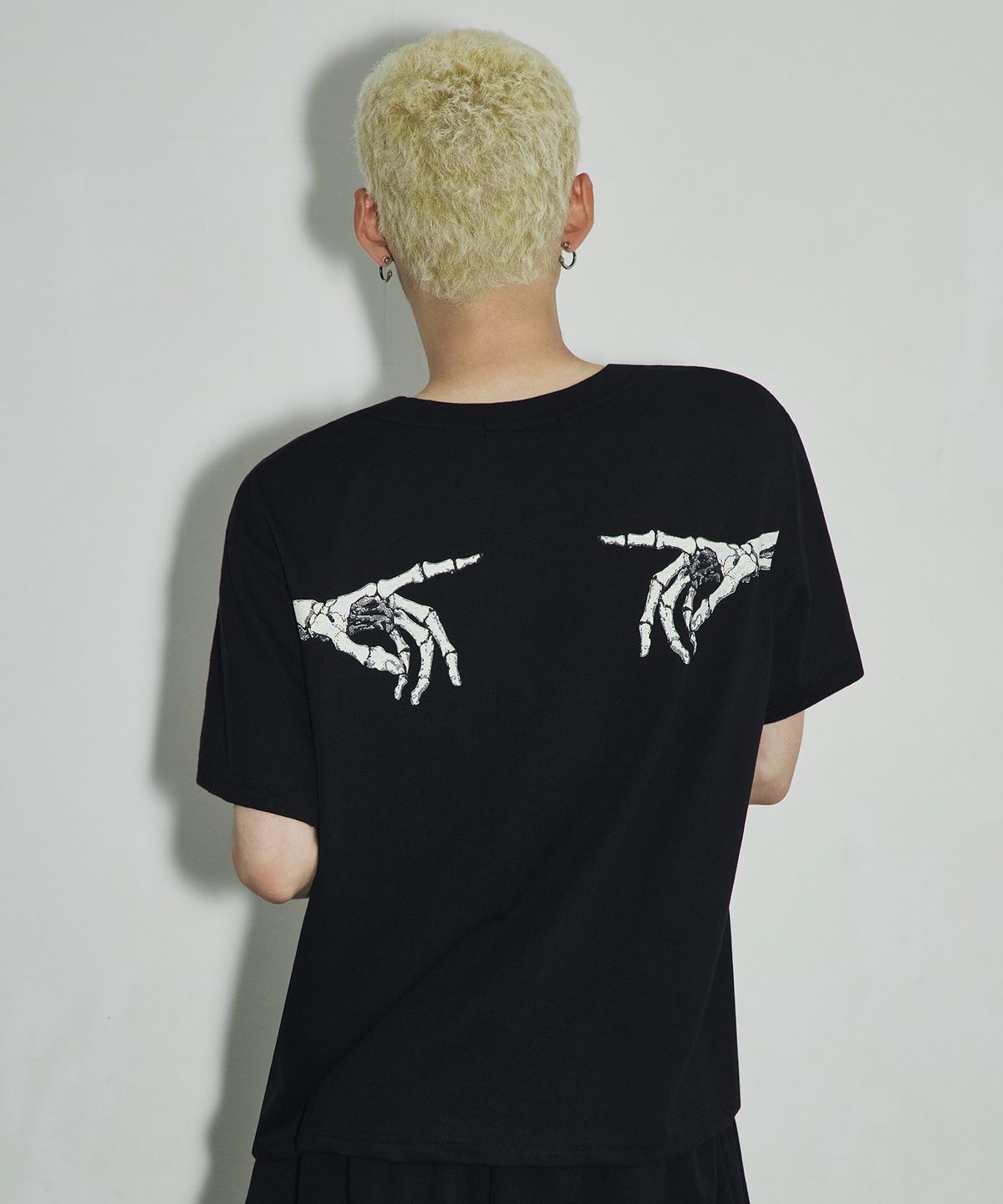 스켈리웩(SCALLYWAG) ET BONE FINGER 크롭 티셔츠[블랙]