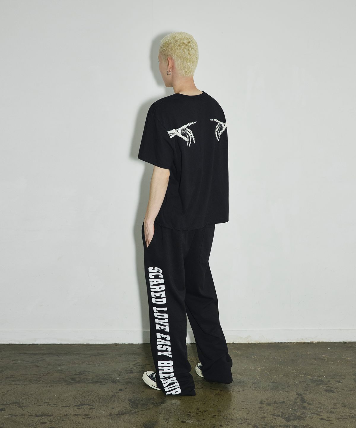 스켈리웩(SCALLYWAG) ET BONE FINGER 크롭 티셔츠[블랙]