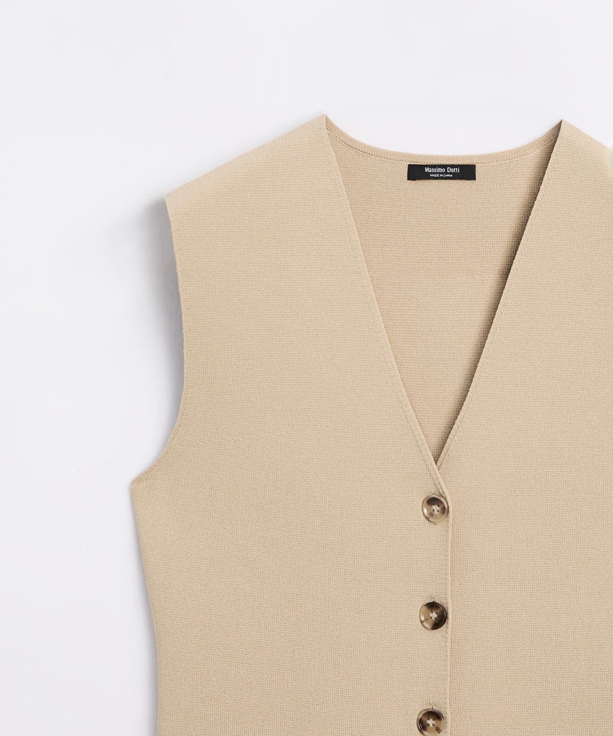 마시모두띠(MASSIMO DUTTI) 버튼 디테일 니트 베스트