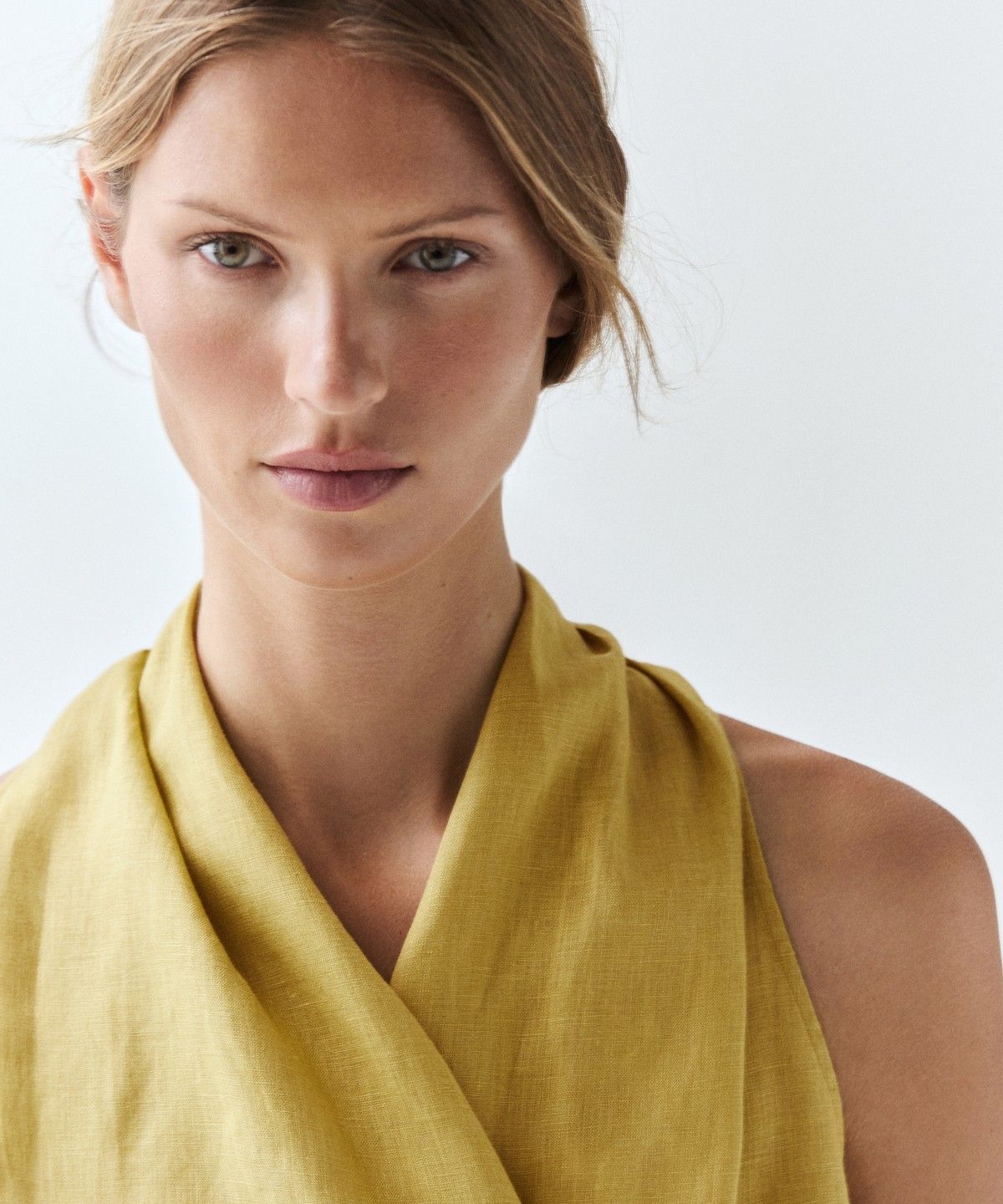 마시모두띠(MASSIMO DUTTI) 100% 린넨 크로스 홀터넥 탑