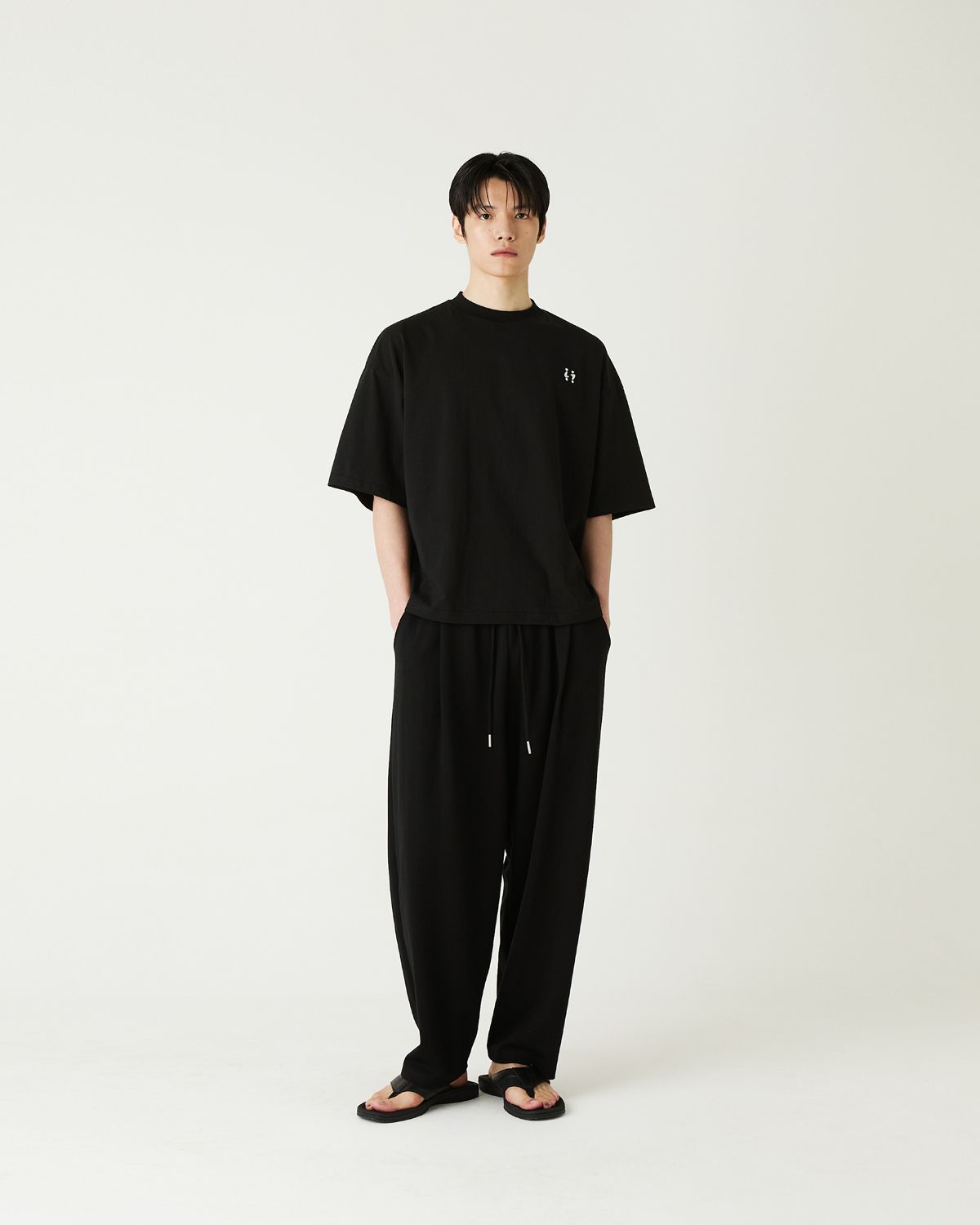 디앤드퀘스천(THEENDQUESTION) Relax tuck pants / BLACK
