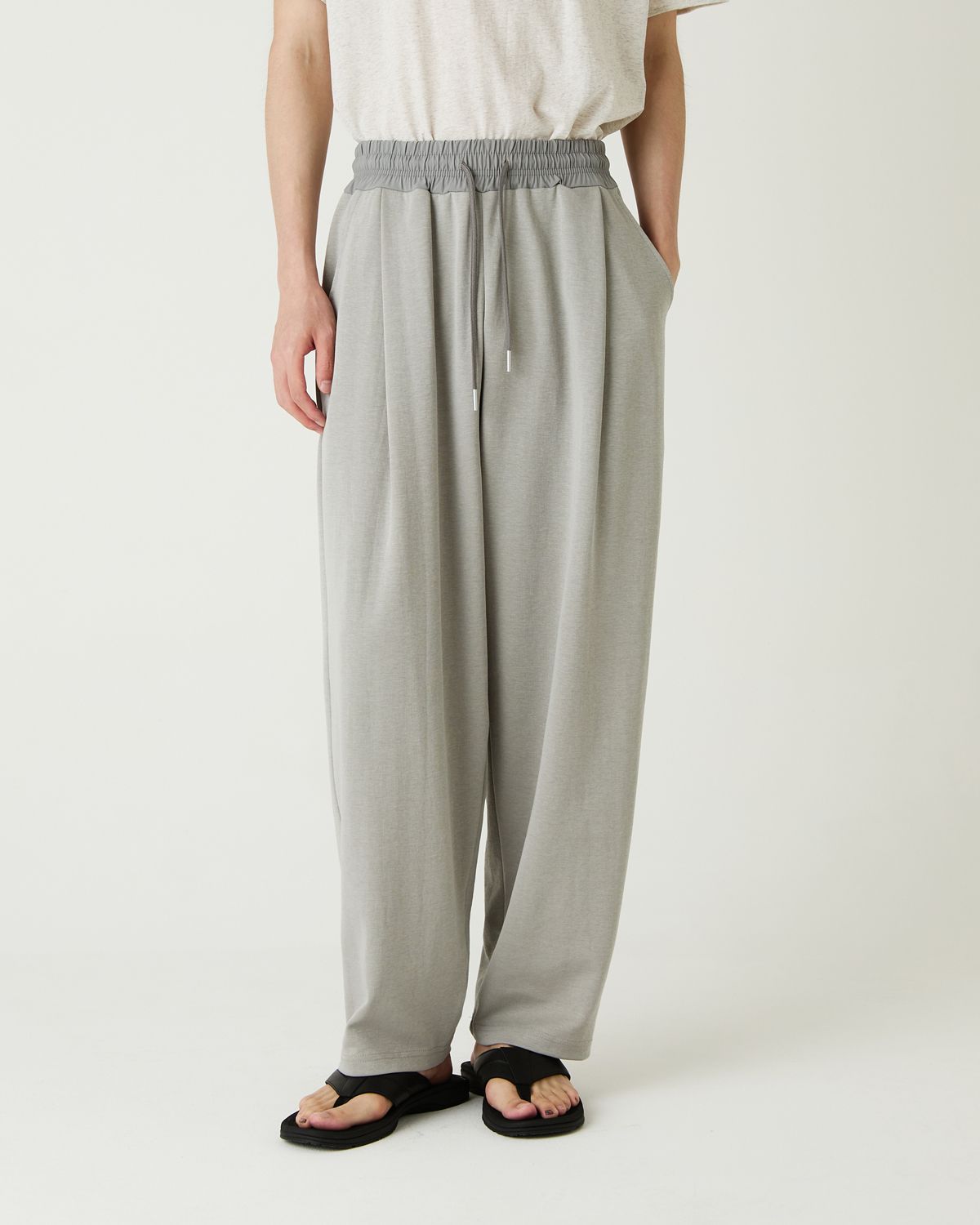 디앤드퀘스천(THEENDQUESTION) Relax tuck pants / GRAY