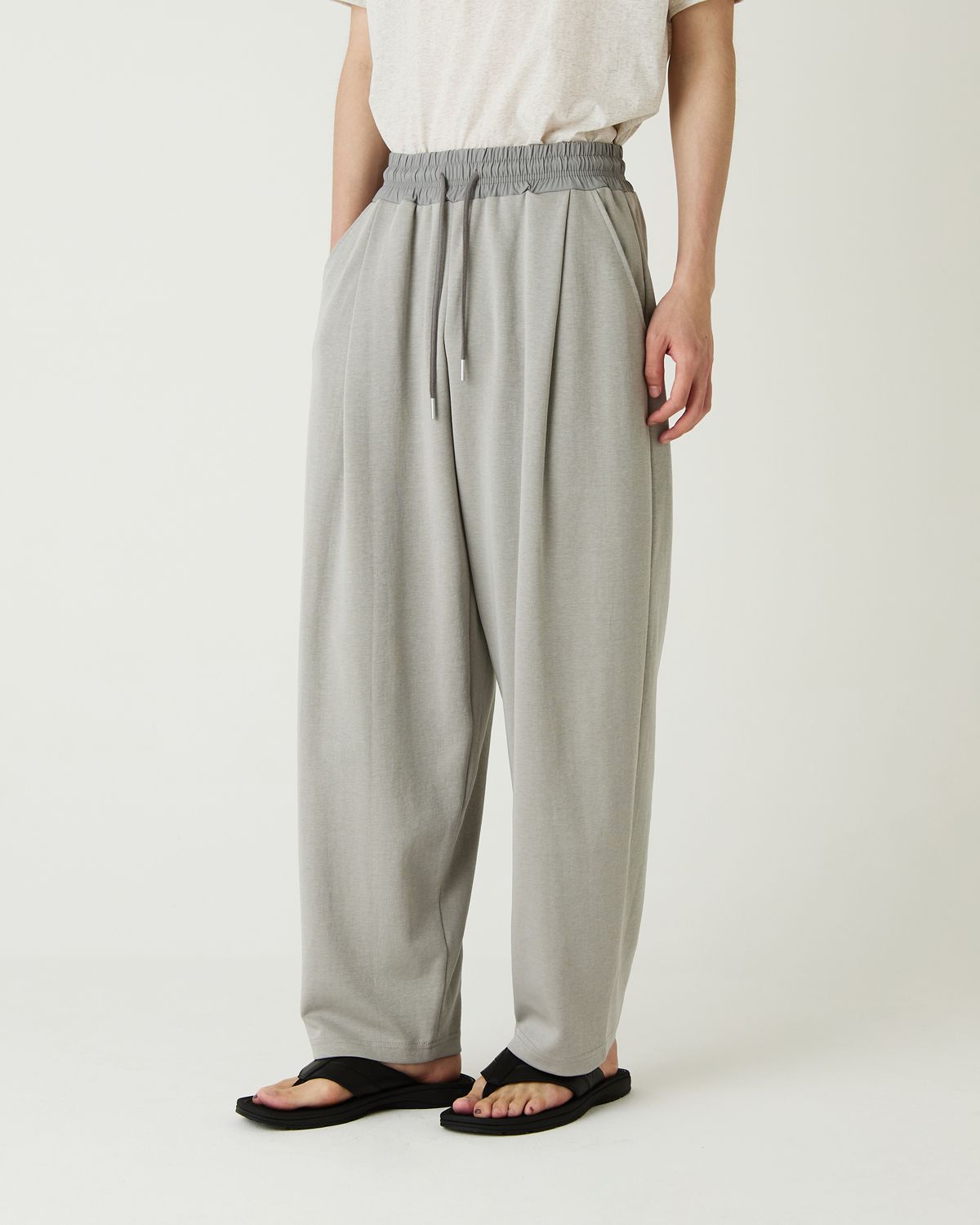 디앤드퀘스천(THEENDQUESTION) Relax tuck pants / GRAY