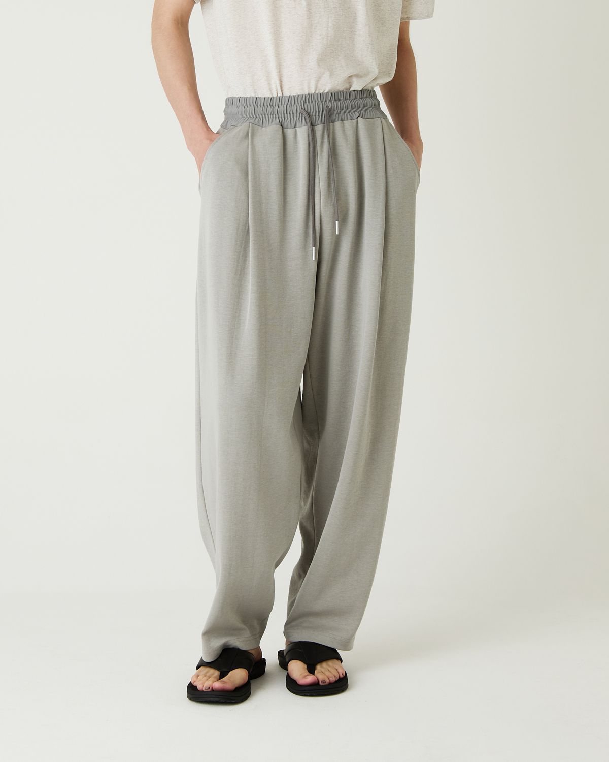 디앤드퀘스천(THEENDQUESTION) Relax tuck pants / GRAY