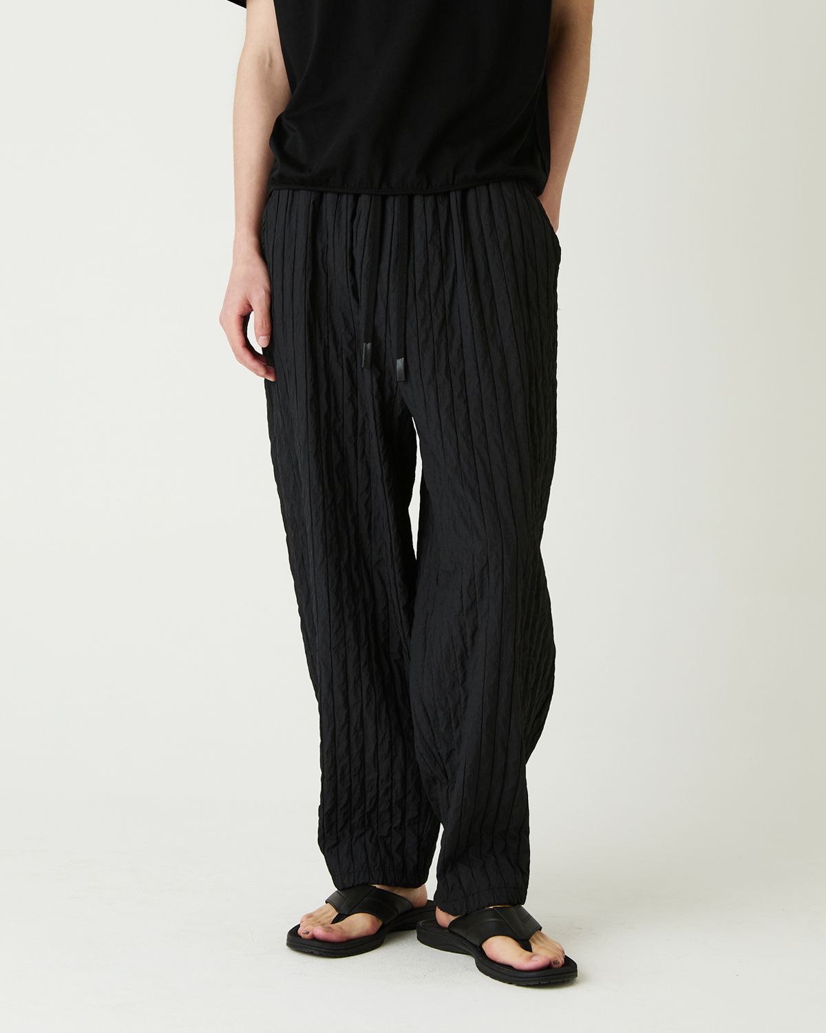 디앤드퀘스천(THEENDQUESTION) Pleats balloon pants / BLACK