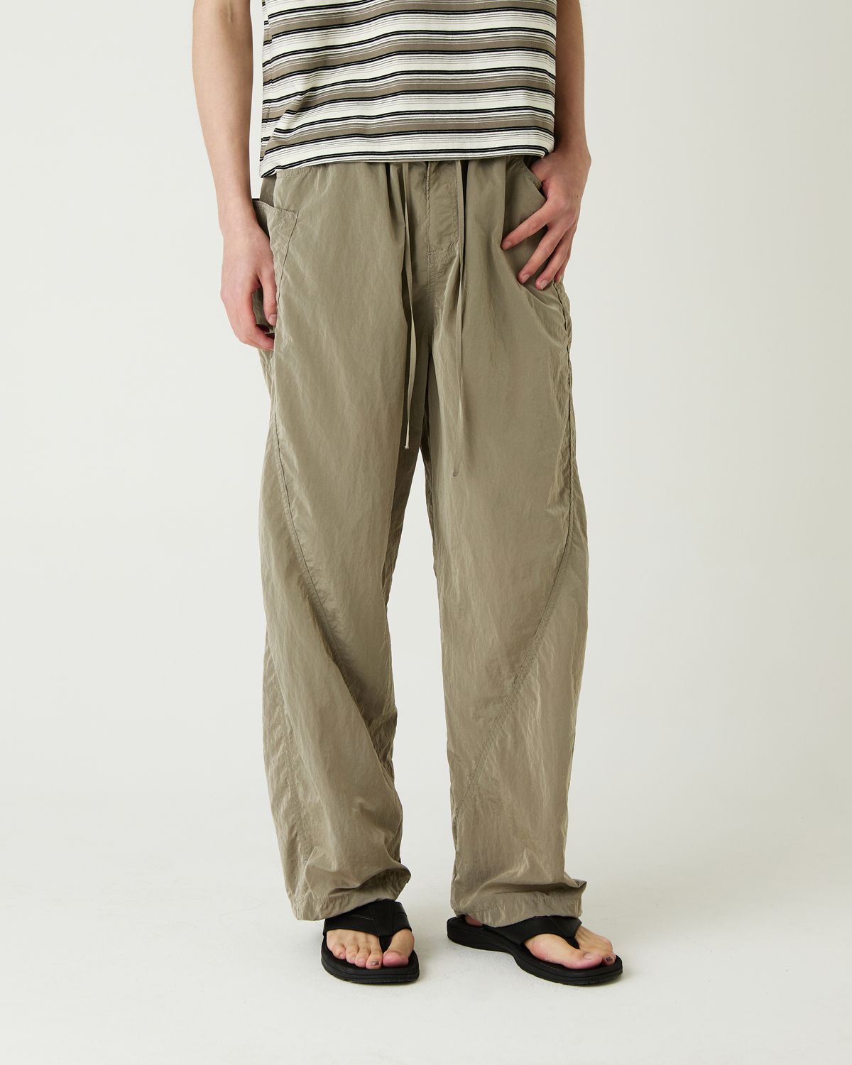 디앤드퀘스천(THEENDQUESTION) Puckering nylon pants / BEIGE