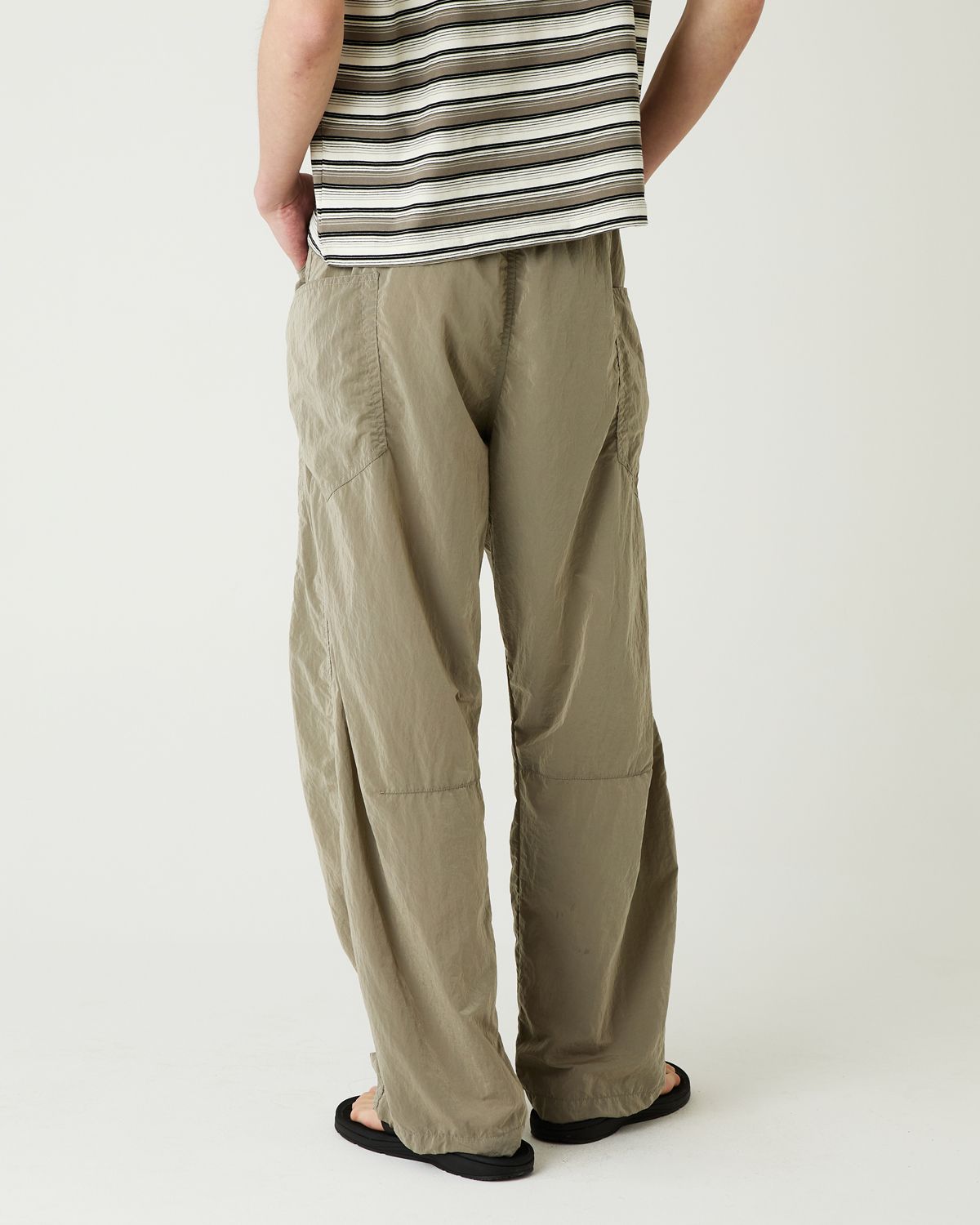 디앤드퀘스천(THEENDQUESTION) Puckering nylon pants / BEIGE