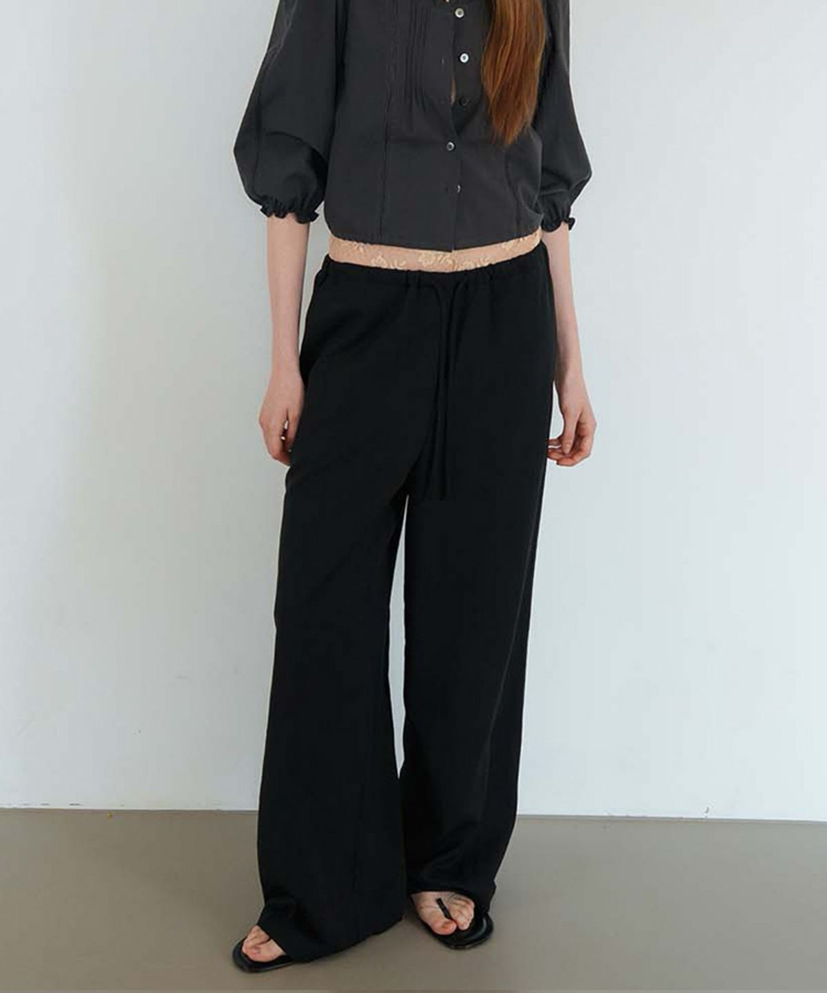 스러움(SEUREOUM) Relaxed Banding Pants_Black