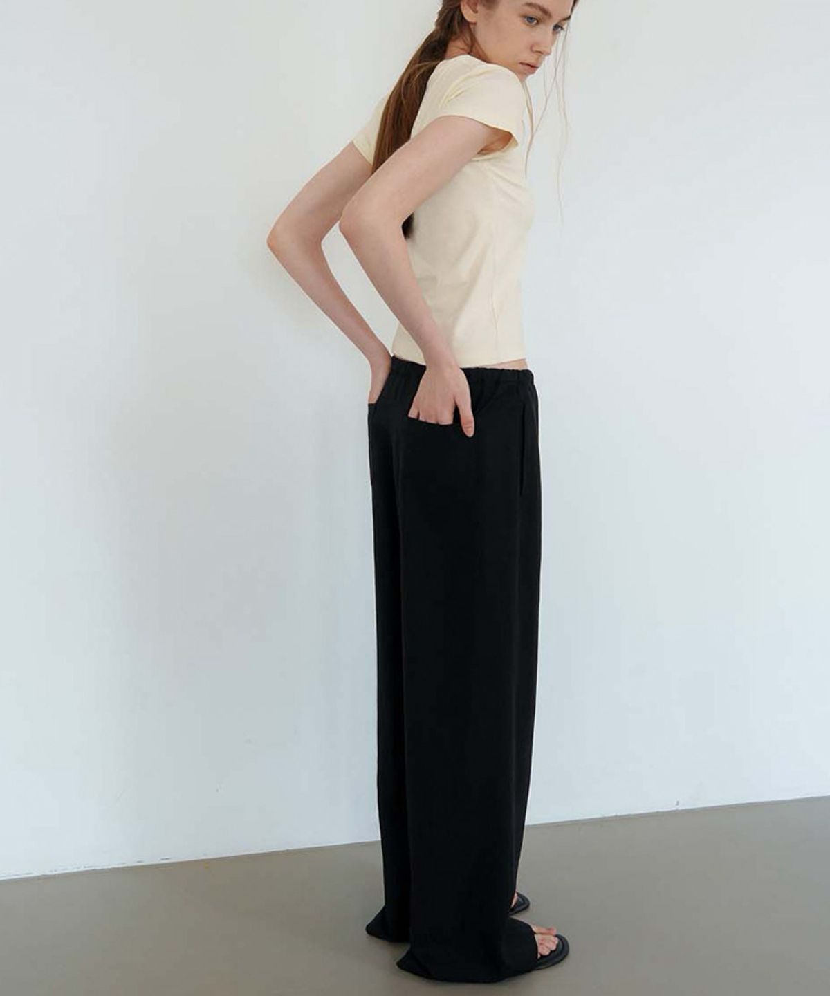 스러움(SEUREOUM) Relaxed Banding Pants_Black