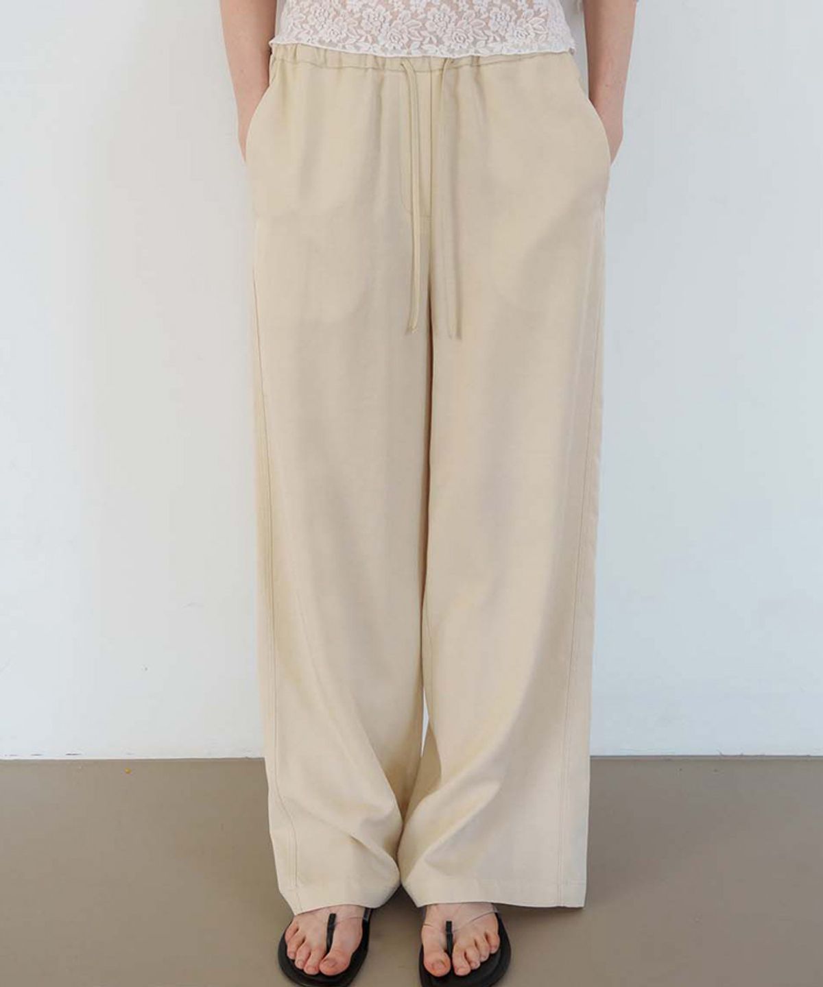 스러움(SEUREOUM) Relaxed Banding Pants_Cream Beige