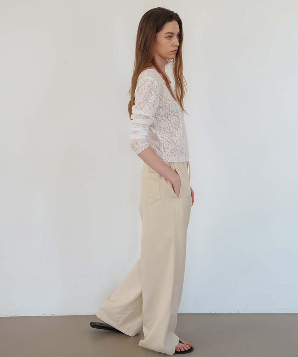 스러움(SEUREOUM) Relaxed Banding Pants_Cream Beige