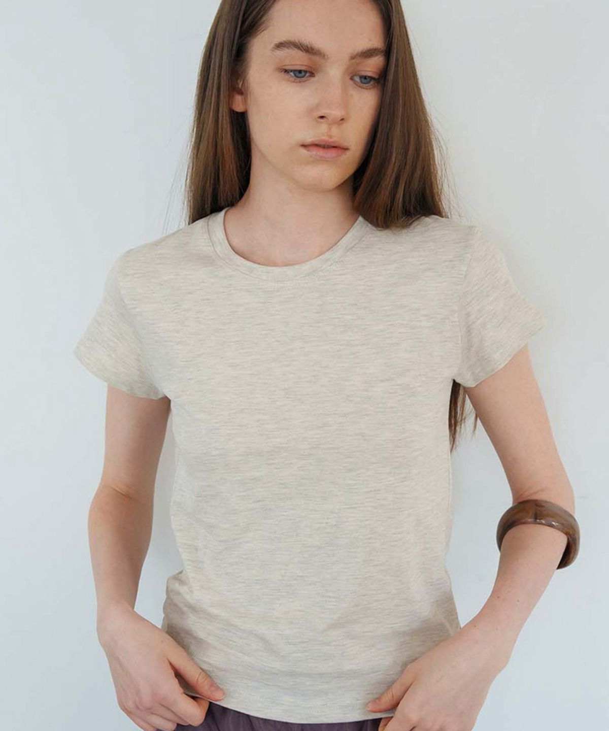 스러움(SEUREOUM) Signature Slim-fit T-shirt_Oatmeal