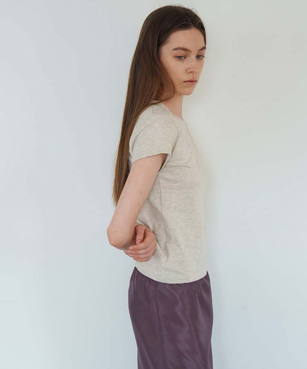스러움(SEUREOUM) Signature Slim-fit T-shirt_Oatmeal