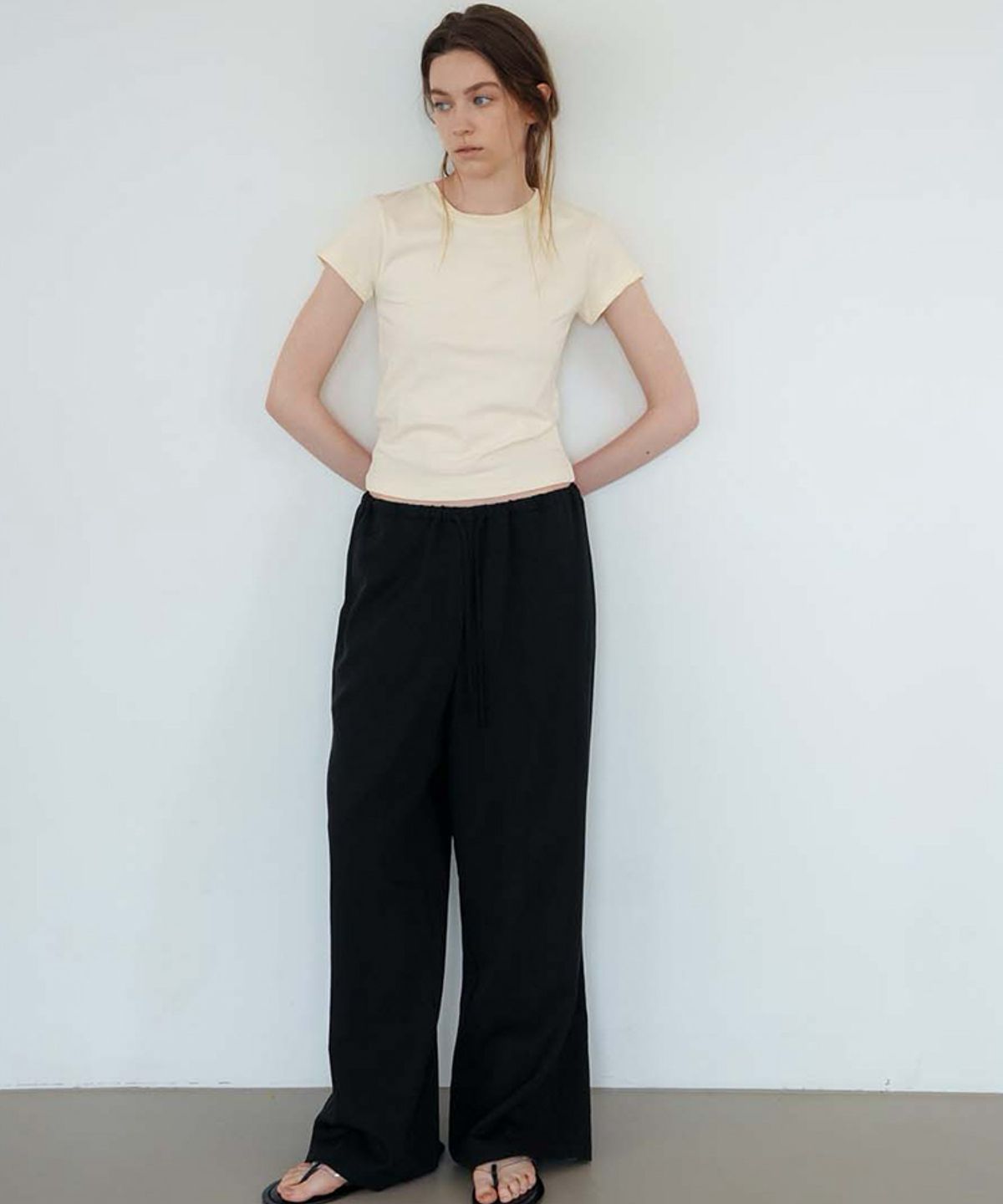 스러움(SEUREOUM) Signature Slim-fit T-shirt_Vanilla