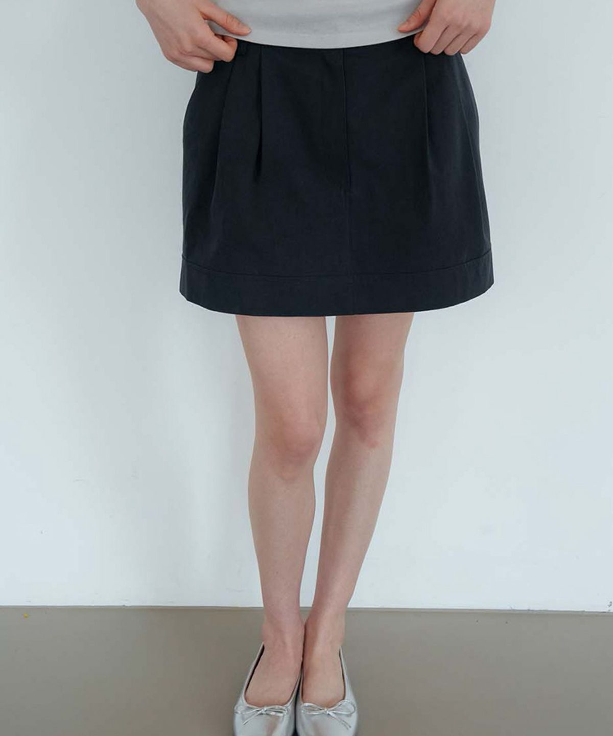 스러움(SEUREOUM) Amber Low Skirt_Navy