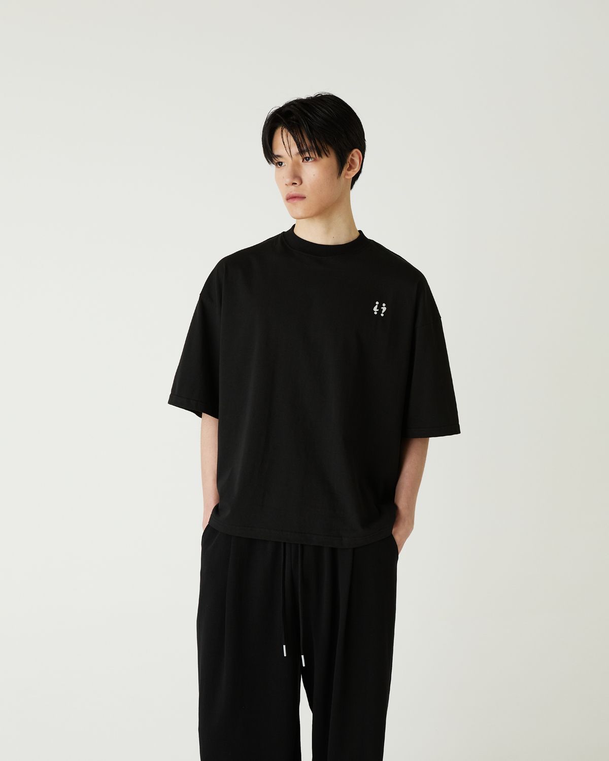 디앤드퀘스천(THEENDQUESTION) Symbol embroidery t-shirt / BLACK