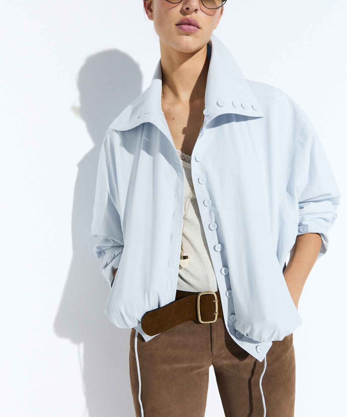 마시모두띠(MASSIMO DUTTI) 버튼 디테일 크롭 봄버 자켓