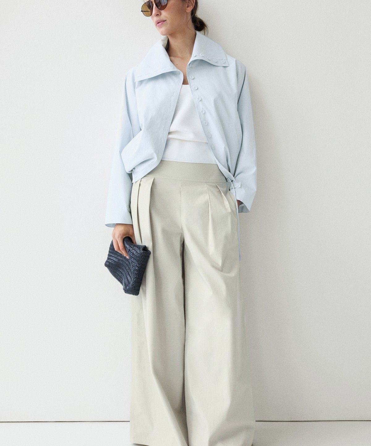 마시모두띠(MASSIMO DUTTI) 버튼 디테일 크롭 봄버 자켓