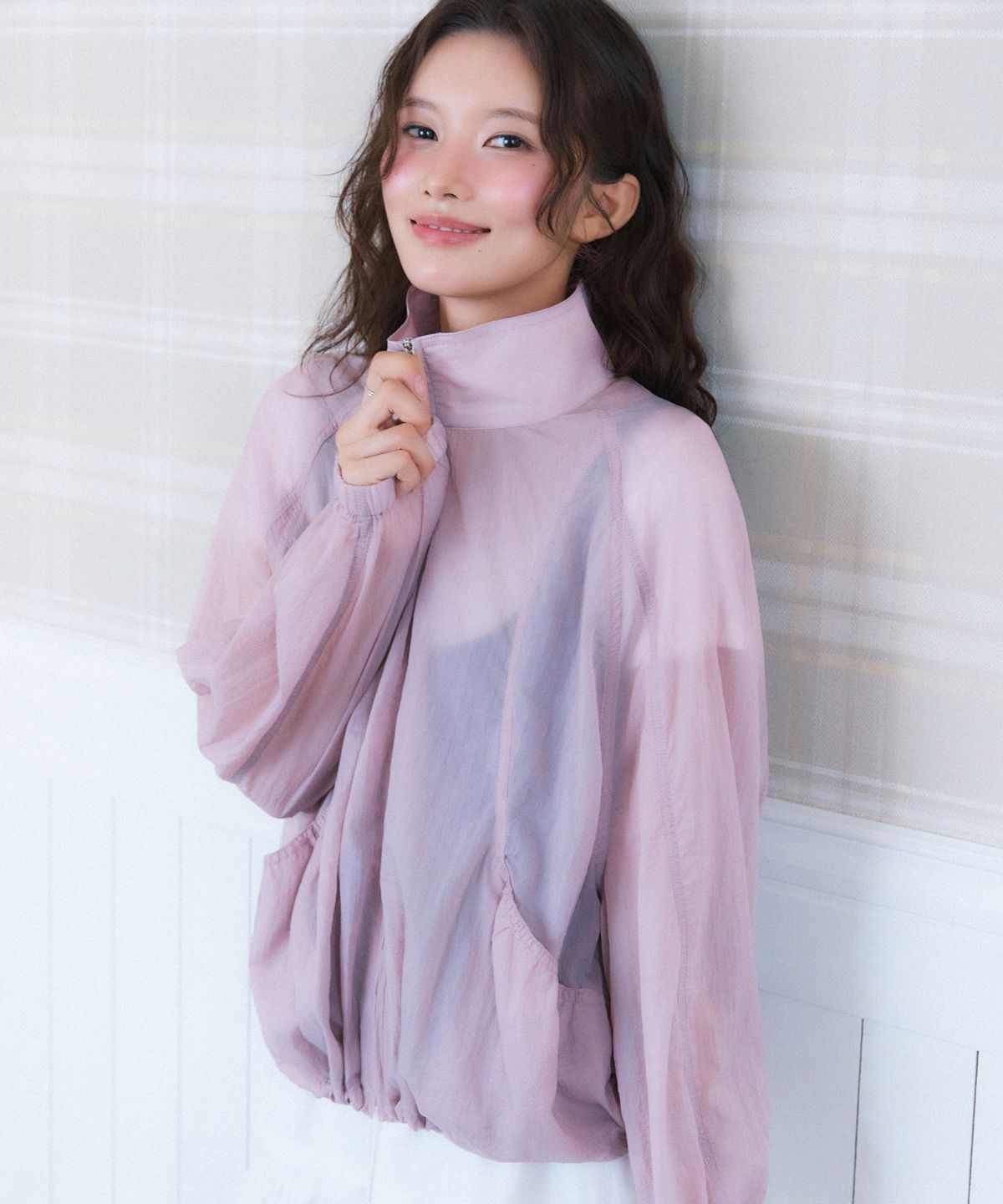 로엠(ROEM) 하이넥 시스루 바람막이 RMJPG26RT1
