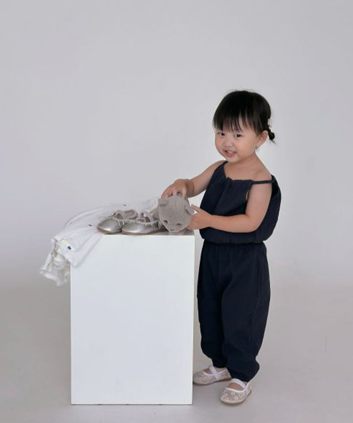 플레이그라운드(PLAYGROUND) Slide Set (Halter Neck Top & Jogger Pants)