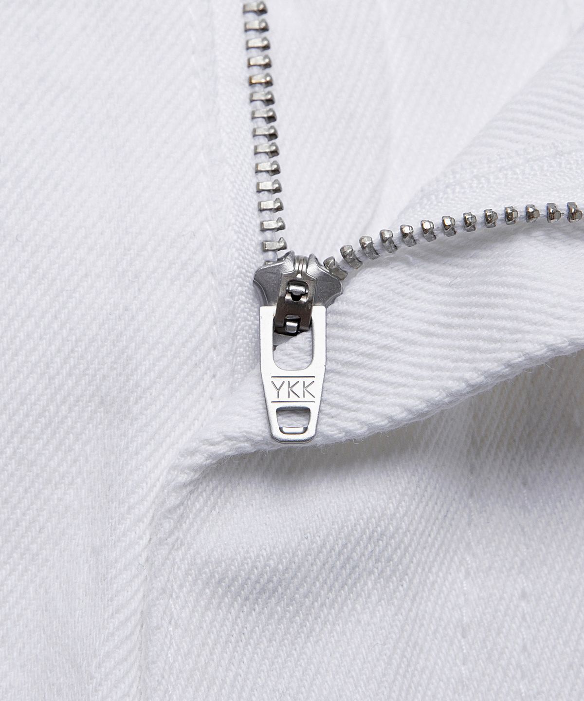 마인드브릿지(MINDBRIDGE) [COUTURE]9oz투턱 화이트 데님 하프 팬츠