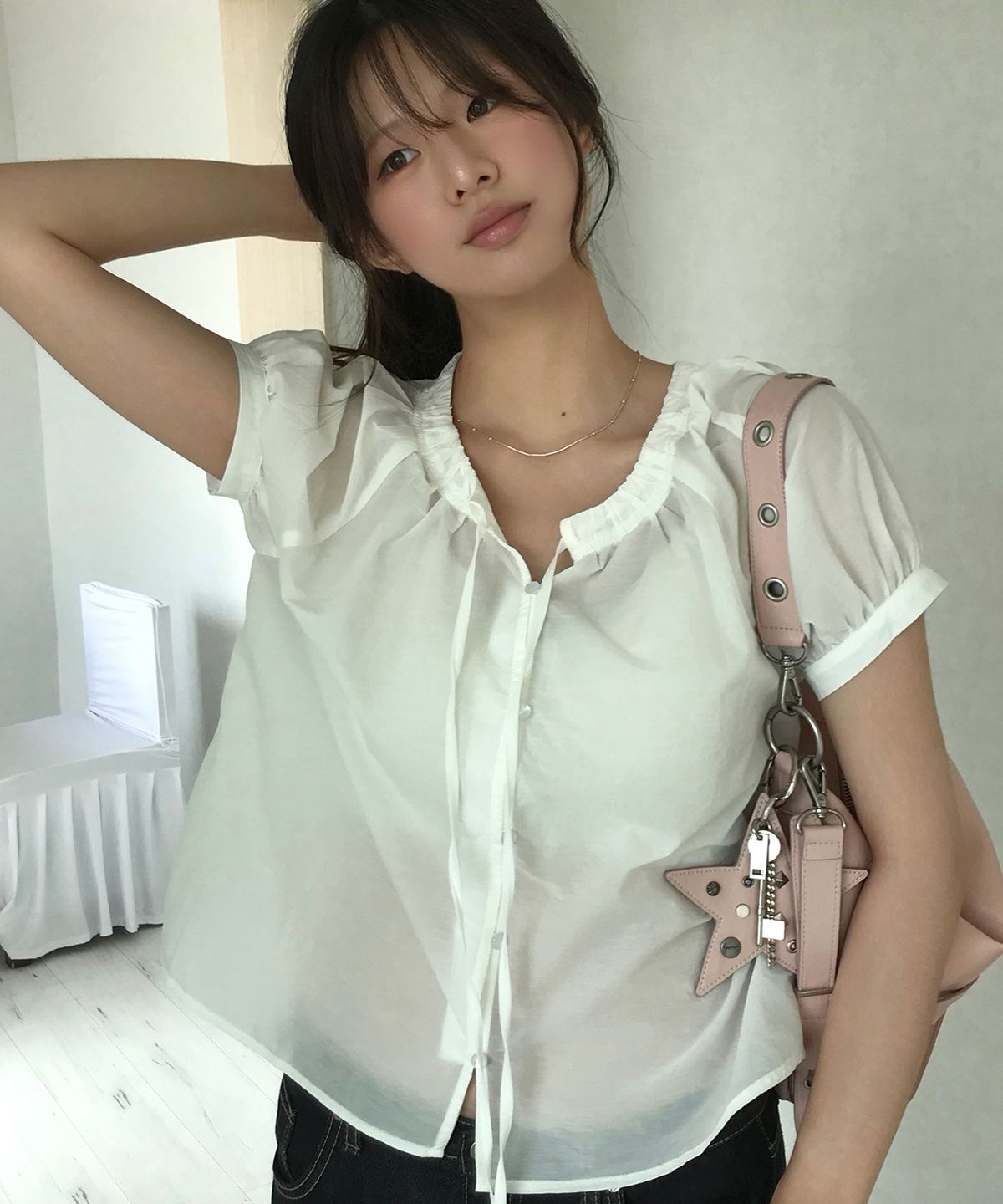 마인드브릿지 우먼(MIND BRIDGE WOMEN) [W]시어 셔링 화이트 반팔 블라우스