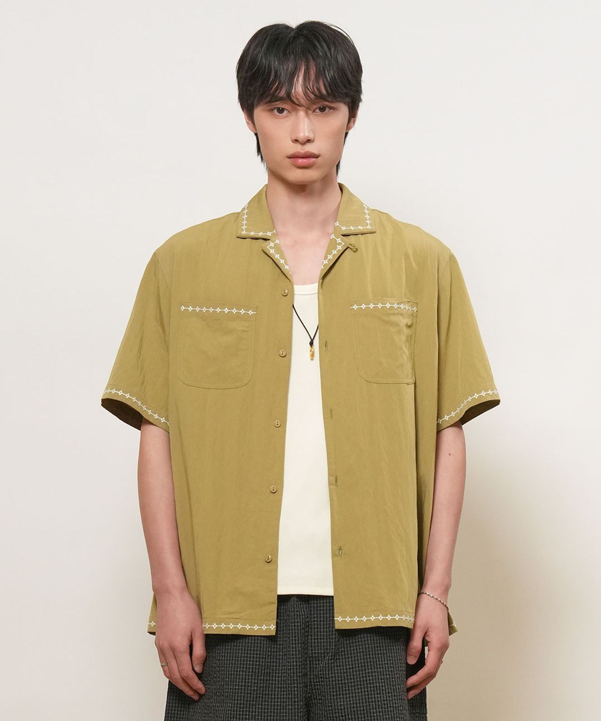 제너럴아이디어(GENERALIDEA) MAN 스티치 노치드 하프 셔츠 [KHAKI] / GF1MSH005
