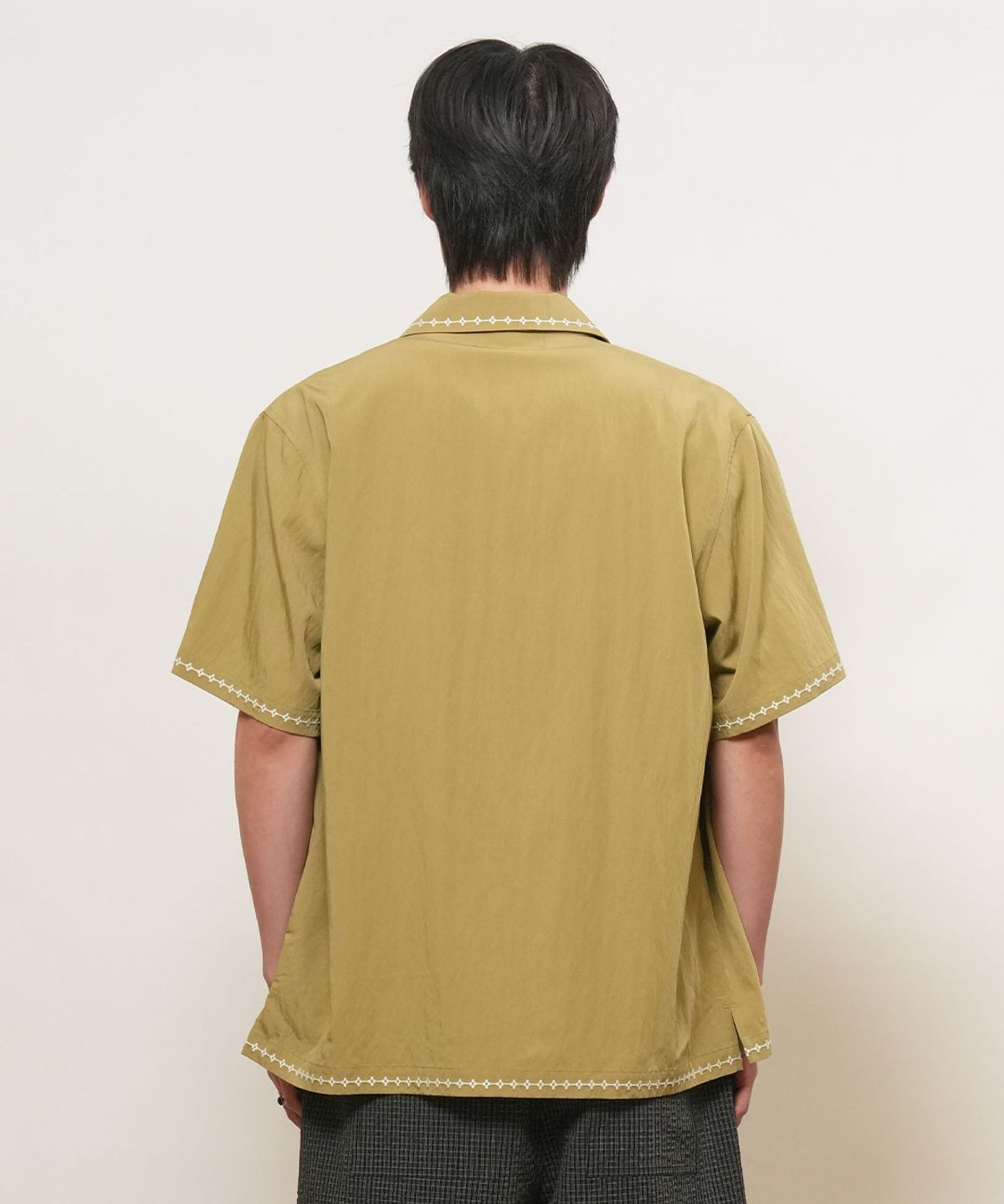 제너럴아이디어(GENERALIDEA) MAN 스티치 노치드 하프 셔츠 [KHAKI] / GF1MSH005