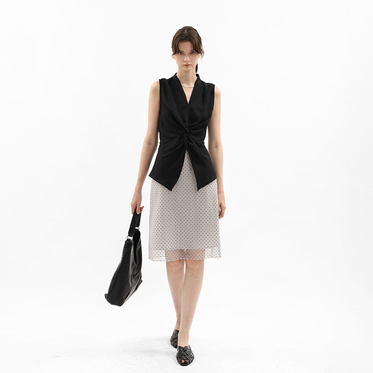 웬스데이딜라잇(WEDNESDAY DELIGHT) WD_Twist drape sleeveless blouse_BLACK